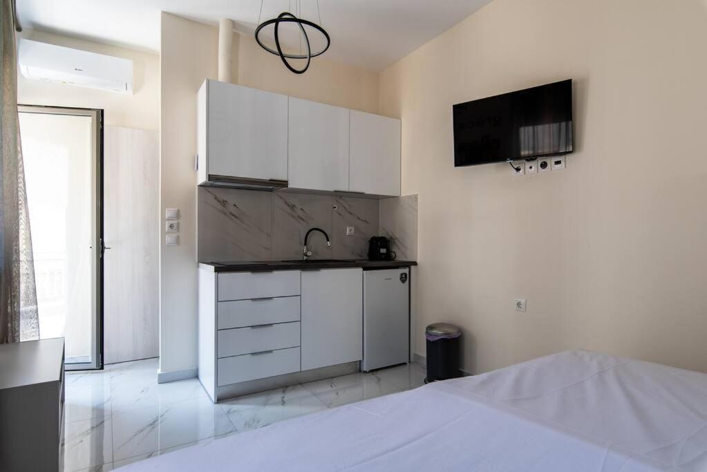 Plaka Rafaela Elegant Urban Retreat In Athens Historic Heart Apartment ภายนอก รูปภาพ