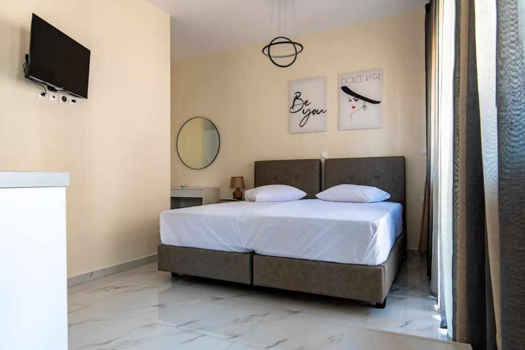 Plaka Rafaela Elegant Urban Retreat In Athens Historic Heart Apartment ภายนอก รูปภาพ
